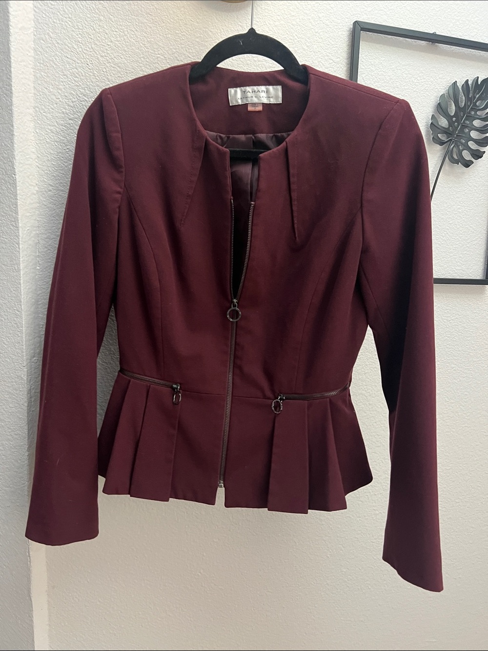 || TAHARI || 2 pc SKIRT SUIT ||